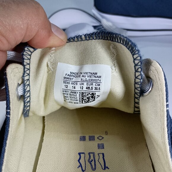 Converse Chuck Taylor All Star Christmas Theme Navy Canvas Men's Size 12 M9697 - Picture 7 of 9